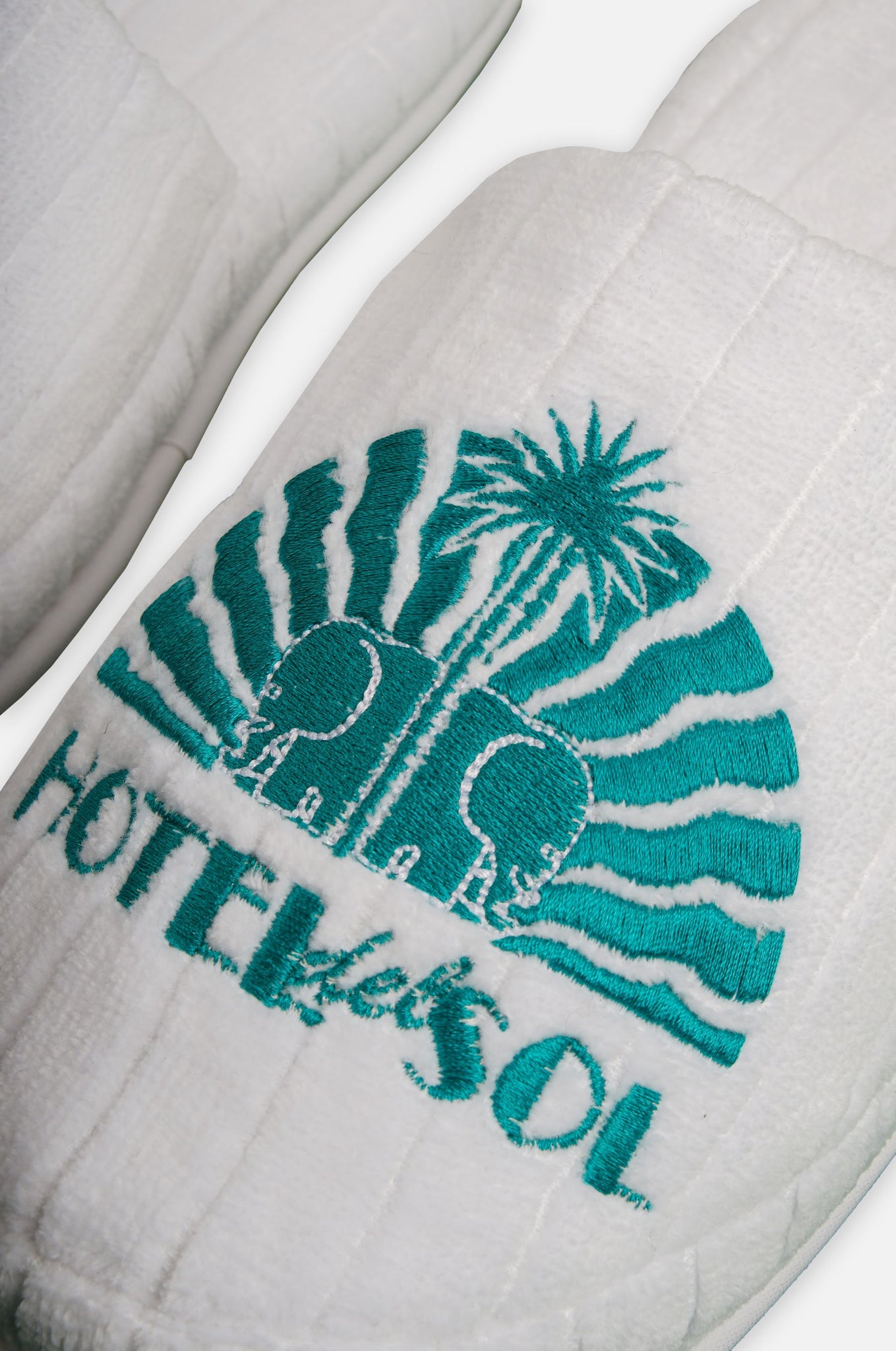 Zapatillas Trendsplant x Antonyo Marest Hotel del Sol Slippers White
