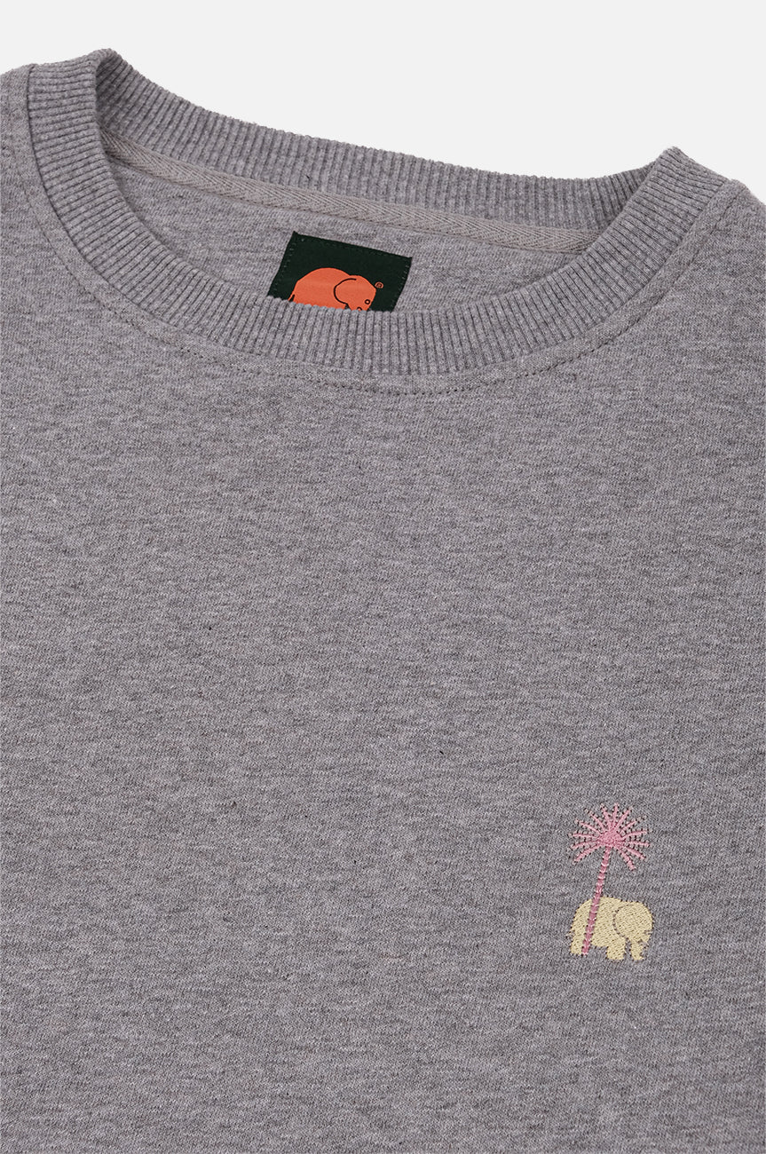 Dettaglio ravvicinato della Women's Antonyo Marest x Trendsplant Art Hut Oversized Sweatshirt in Sport Grey con design ricamato | TP_IMAGE_TYPE=DETAIL