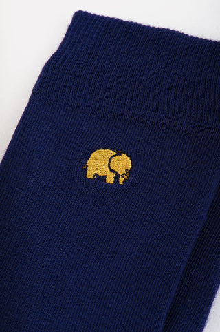 Detail of Essential Light Crew Socks in Navy featuring a gold emblem | TP_IMAGE_TYPE=DETAIL