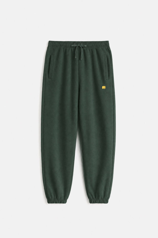 Organic Essential Sweatpants w kolorze Scarab Green, z bocznymi kieszeniami i elastycznym pasem | TP_IMAGE_TYPE=SILHOUETTE_FRONT