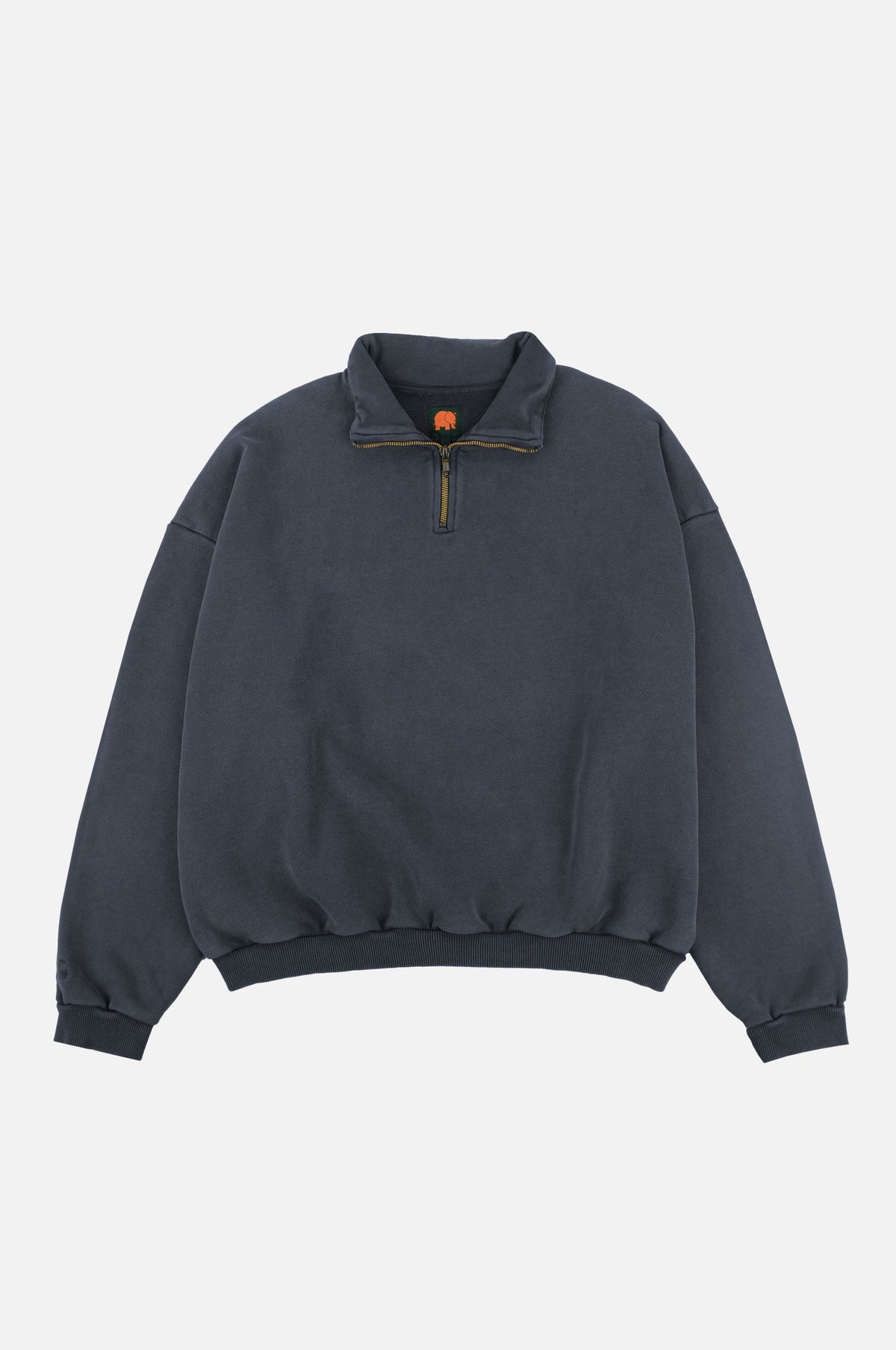 The Super Heavy Oversized Quarter Zip Sweatshirt in Total Eclipse, caratterizzata da collo con zip e vestibilità rilassata | TP_IMAGE_TYPE=SILHOUETTE_FRONT