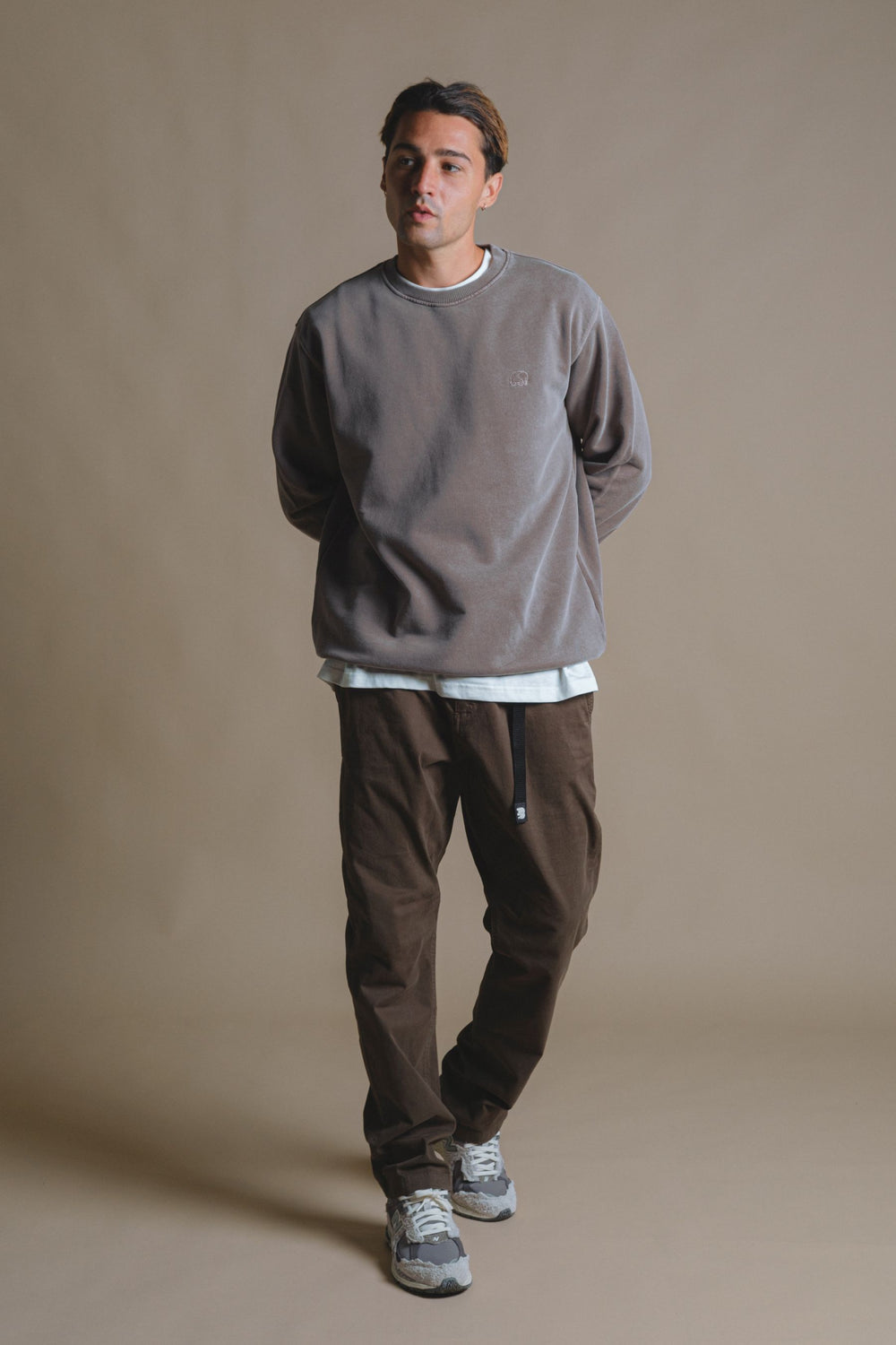 Personne portant l'Ecodye Cotton Climber Pant Ivy Green, vue de face | TP_IMAGE_TYPE=MODEL_FRONT