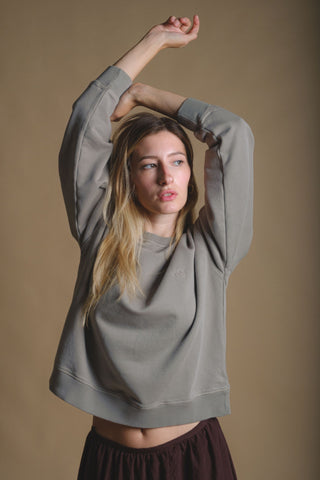 Person wearing a Women's Essential Garment Heavyweight Oversized Sweatshirt in Dried Sage front view | TP_IMAGE_TYPE=MODEL_FRONT