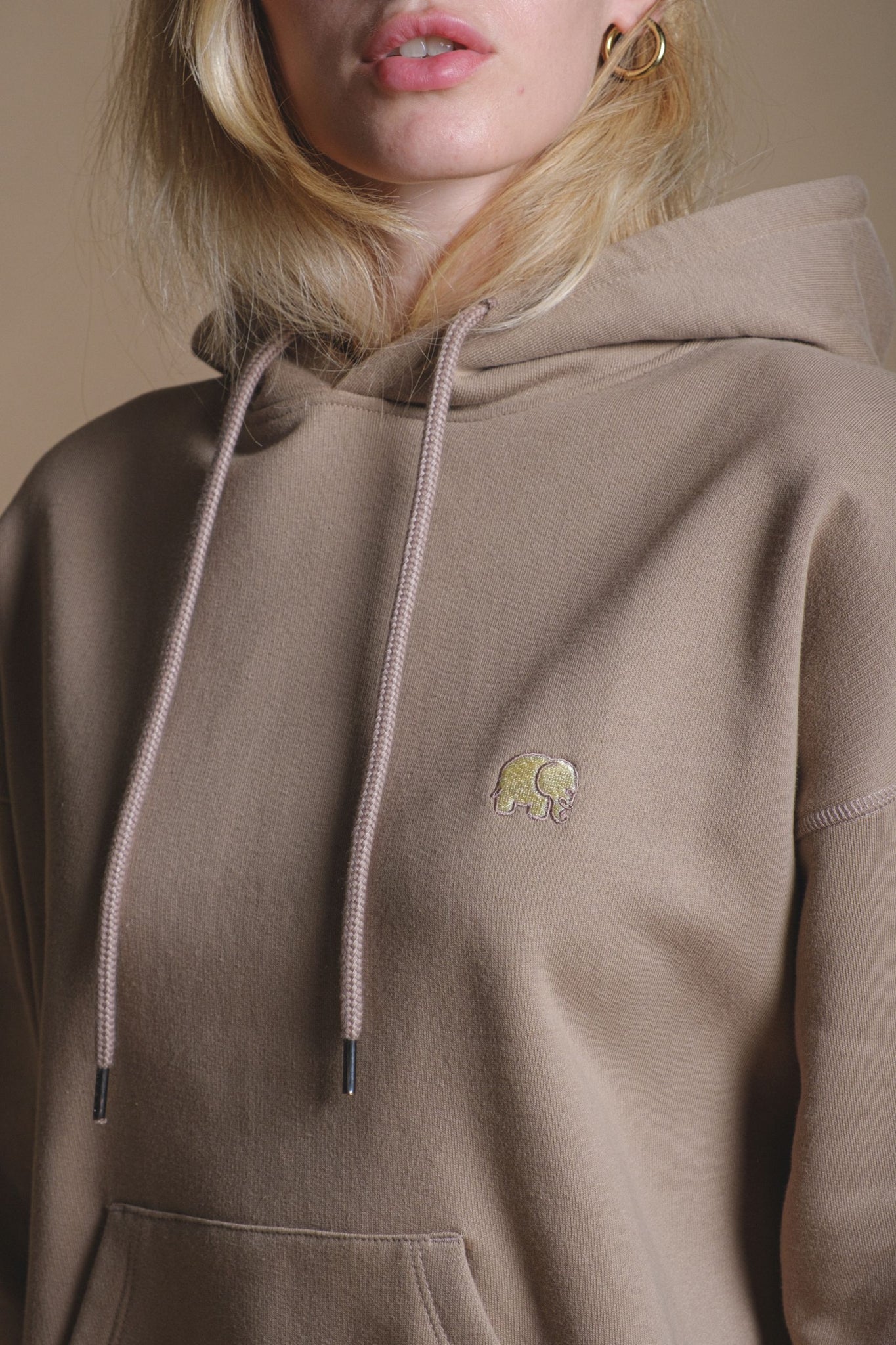 Sudadera Capucha Mujer Oversized Orgánica Esencial Desert Taupe