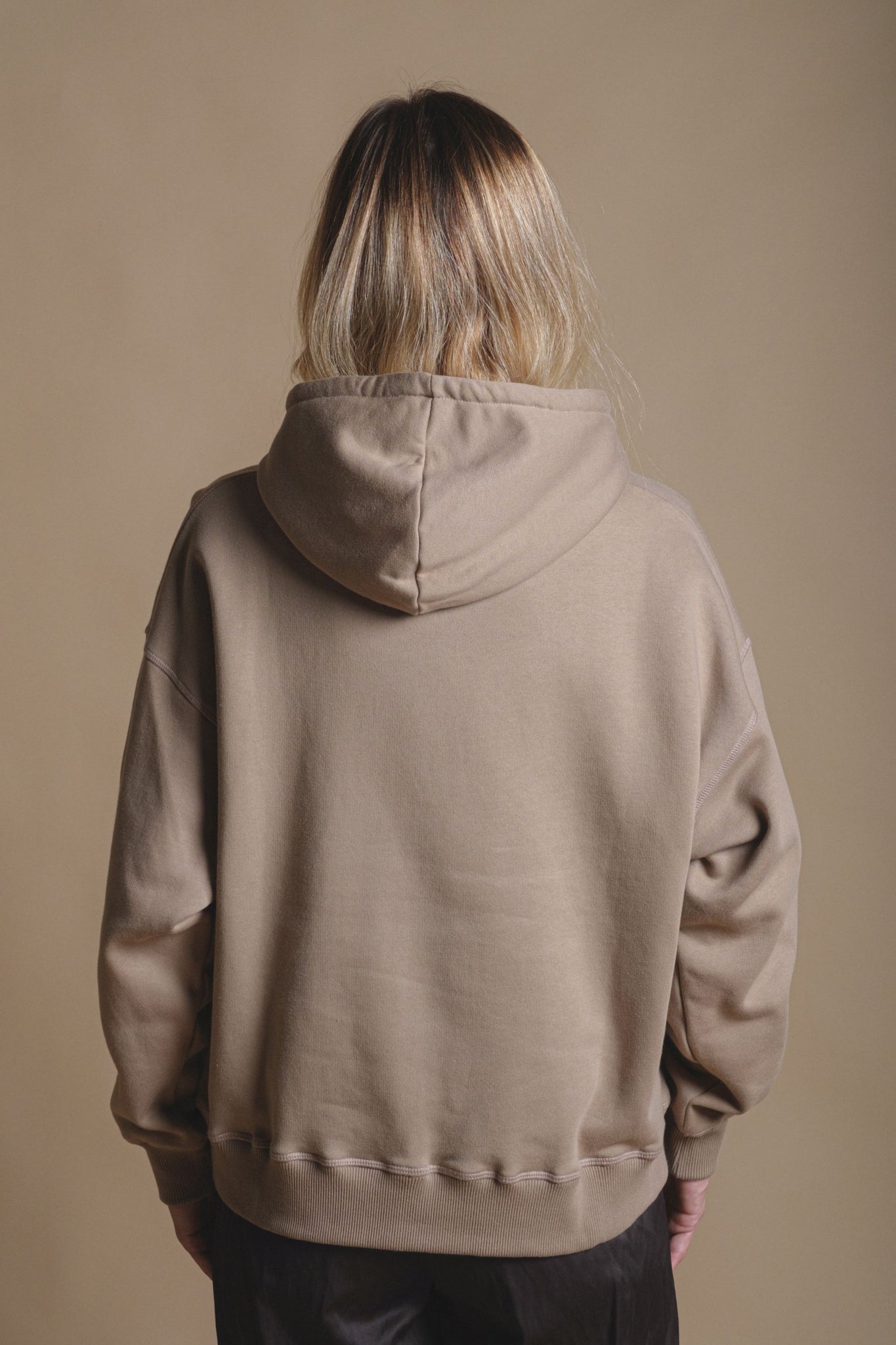 Sudadera Capucha Mujer Oversized Orgánica Esencial Desert Taupe