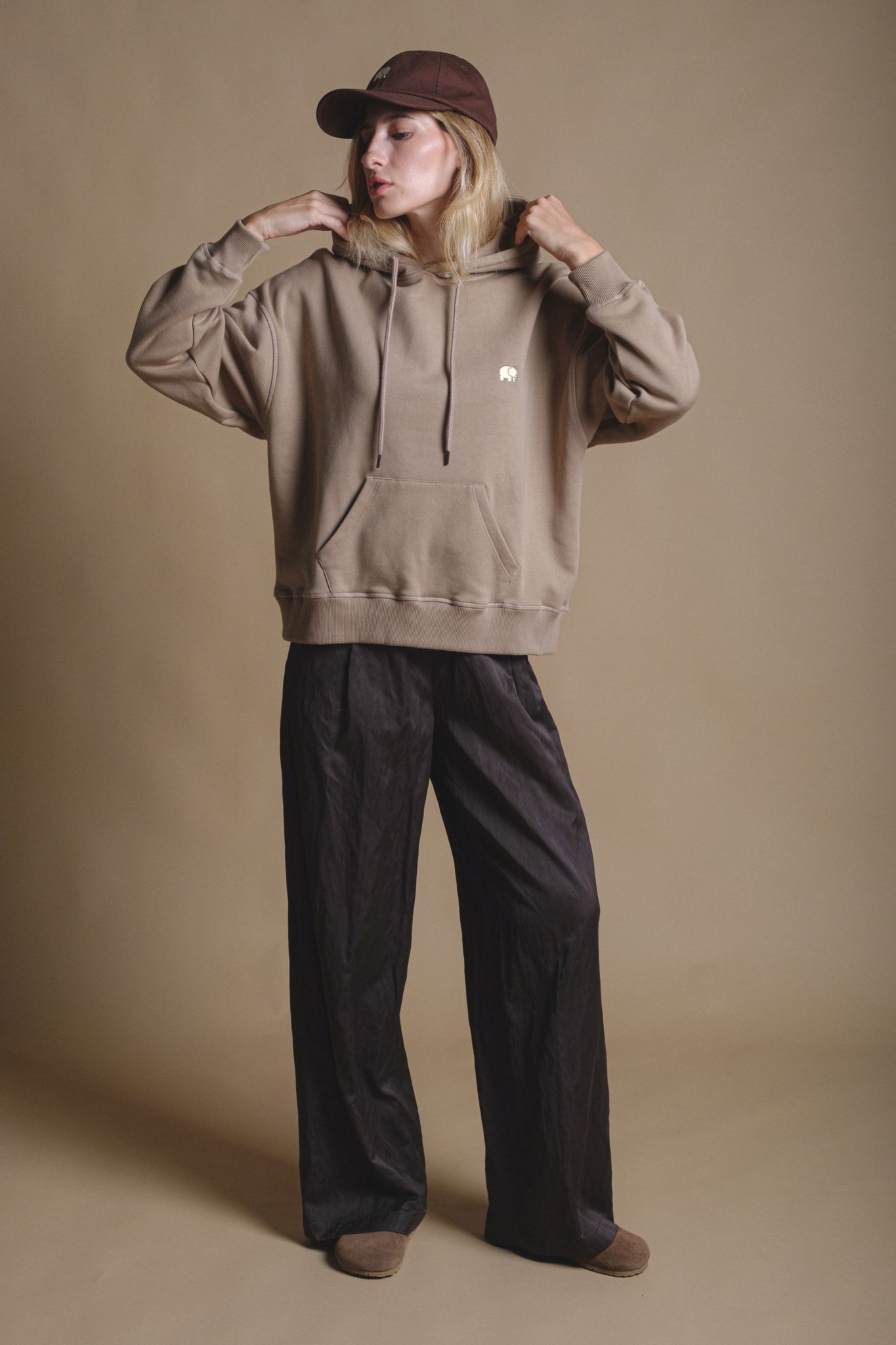 Sudadera Capucha Mujer Oversized Orgánica Esencial Desert Taupe