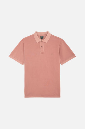 Polo Essential Sunwashed nel colore Old Rose visualizzata su una superficie piana | TP_IMAGE_TYPE=SILHOUETTE_FRONT