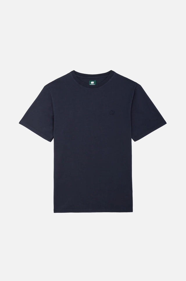 T-shirt Essential en bleu parisien présenté sur une surface plane, mettant en valeur sa couleur éclatante et son design classique | TP_IMAGE_TYPE=SILHOUETTE_FRONT