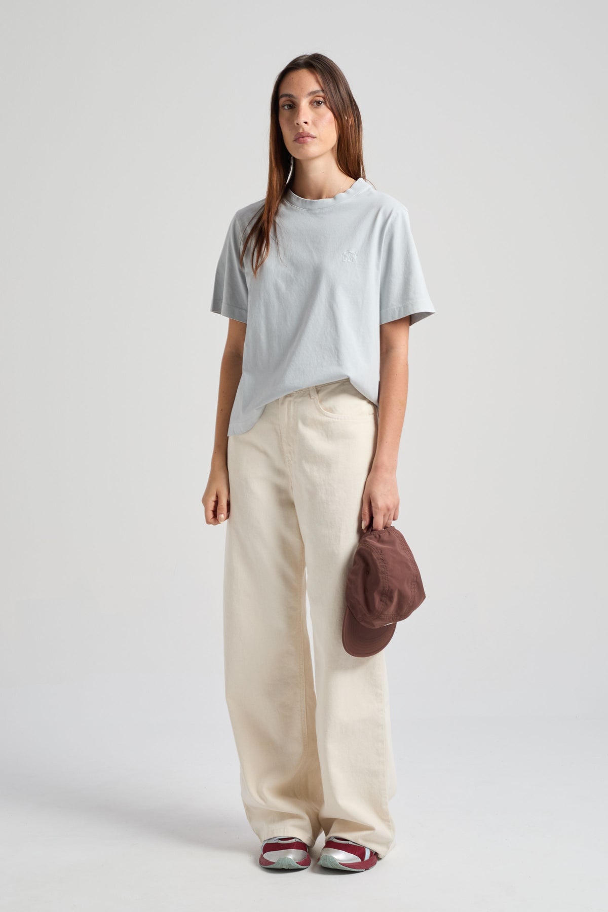 Persona che indossa una t-shirt Essentials Pearl Blue, vista frontale | TP_IMAGE_TYPE=MODEL_FRONT