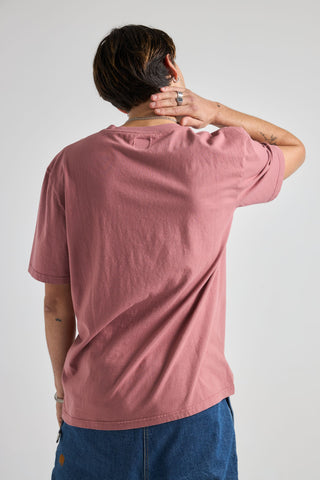 Person wearing an Essential Sunwashed T-Shirt Deco Rose back view | TP_IMAGE_TYPE=MODEL_BACK