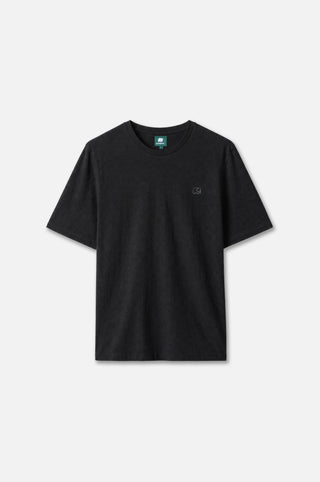 T-shirt Essential Organic en noir, avec une encolure ronde simple et des manches courtes. | TP_IMAGE_TYPE=SILHOUETTE_FRONT