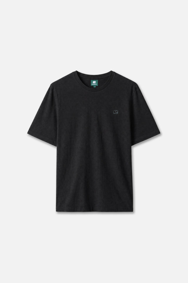 T-shirt Essential Organic en noir, avec une encolure ronde simple et des manches courtes. | TP_IMAGE_TYPE=SILHOUETTE_FRONT