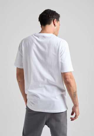 Persona che indossa una Organic Essential T-Shirt bianca, vista posteriore | TP_IMAGE_TYPE=MODEL_BACK