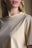 Persona con camiseta Pearled Ivory, vista frontal | TP_IMAGE_TYPE=MODEL_FRONT