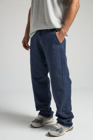 Persona che indossa i pantaloni Operator Baritone Blue, vista frontale | TP_IMAGE_TYPE=MODEL_FRONT