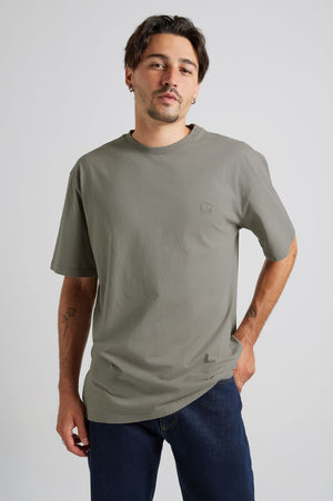 Person wearing an Essential T-Shirt in Brushed Nickel, styled with denim jeans against a neutral background. | TP_IMAGE_TYPE=MODEL_FRONT