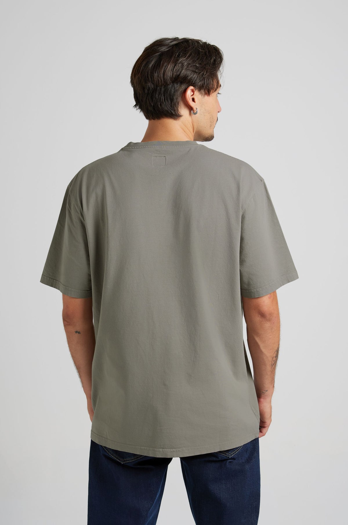Person wearing Essential T-Shirt in Brushed Nickel, shown from the back | TP_IMAGE_TYPE=MODEL_BACK
