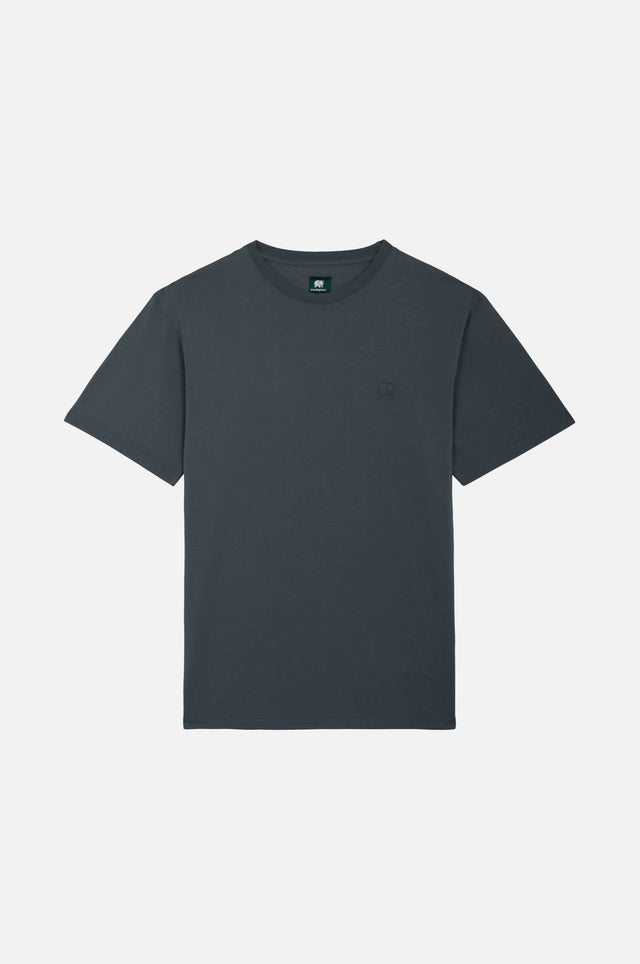 T-shirt Essential en gris bitume présenté sur un fond uni | TP_IMAGE_TYPE=SILHOUETTE_FRONT