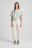 Personne portant un T-shirt Essential pour femme en Coastal Fog, vue de face | TP_IMAGE_TYPE=MODEL_FRONT