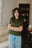 Personne portant un t-shirt Kombu Green, vue de face | TP_IMAGE_TYPE=MODEL_FRONT