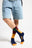 Personne portant des chaussettes Color Block Light Crew Socks Navy avec un design éclatant aux couleurs bleu marine, moutarde, vert et bordeaux | TP_IMAGE_TYPE=MODEL_FRONT