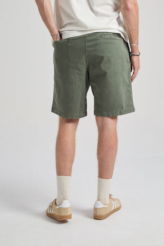 Personne portant l'Ecodye Cotton Climber Shorts coloris Menthol avec un t-shirt blanc | TP_IMAGE_TYPE=MODEL_BACK
