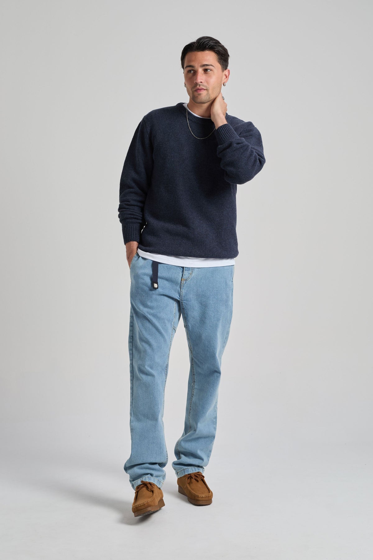 Persona che indossa una Navy Sella Knit Blazer, vista frontale | TP_IMAGE_TYPE=MODEL_FRONT