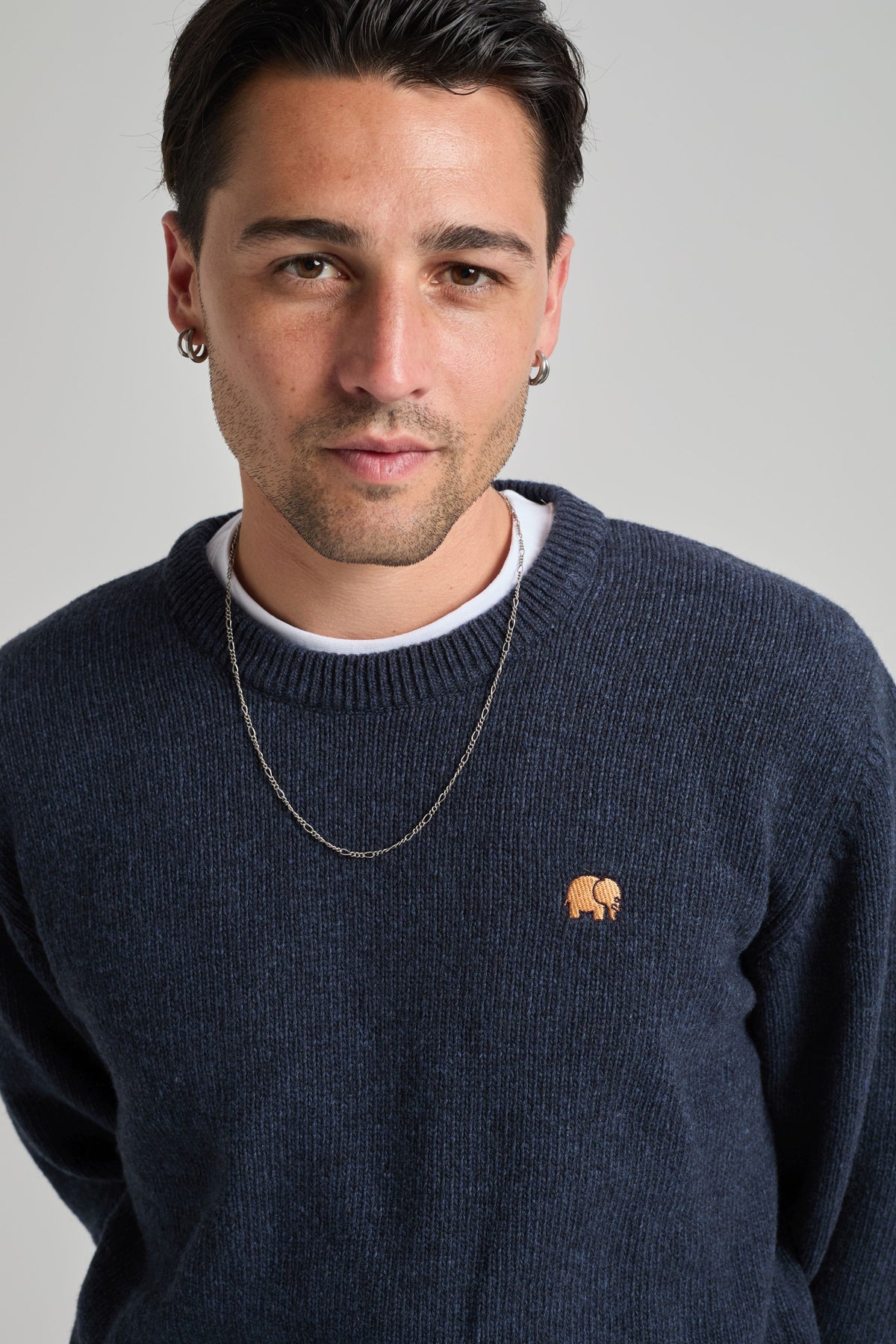 Persona che indossa un Sella Knit Blazer Navy, vista frontale | TP_IMAGE_TYPE=MODEL_FRONT