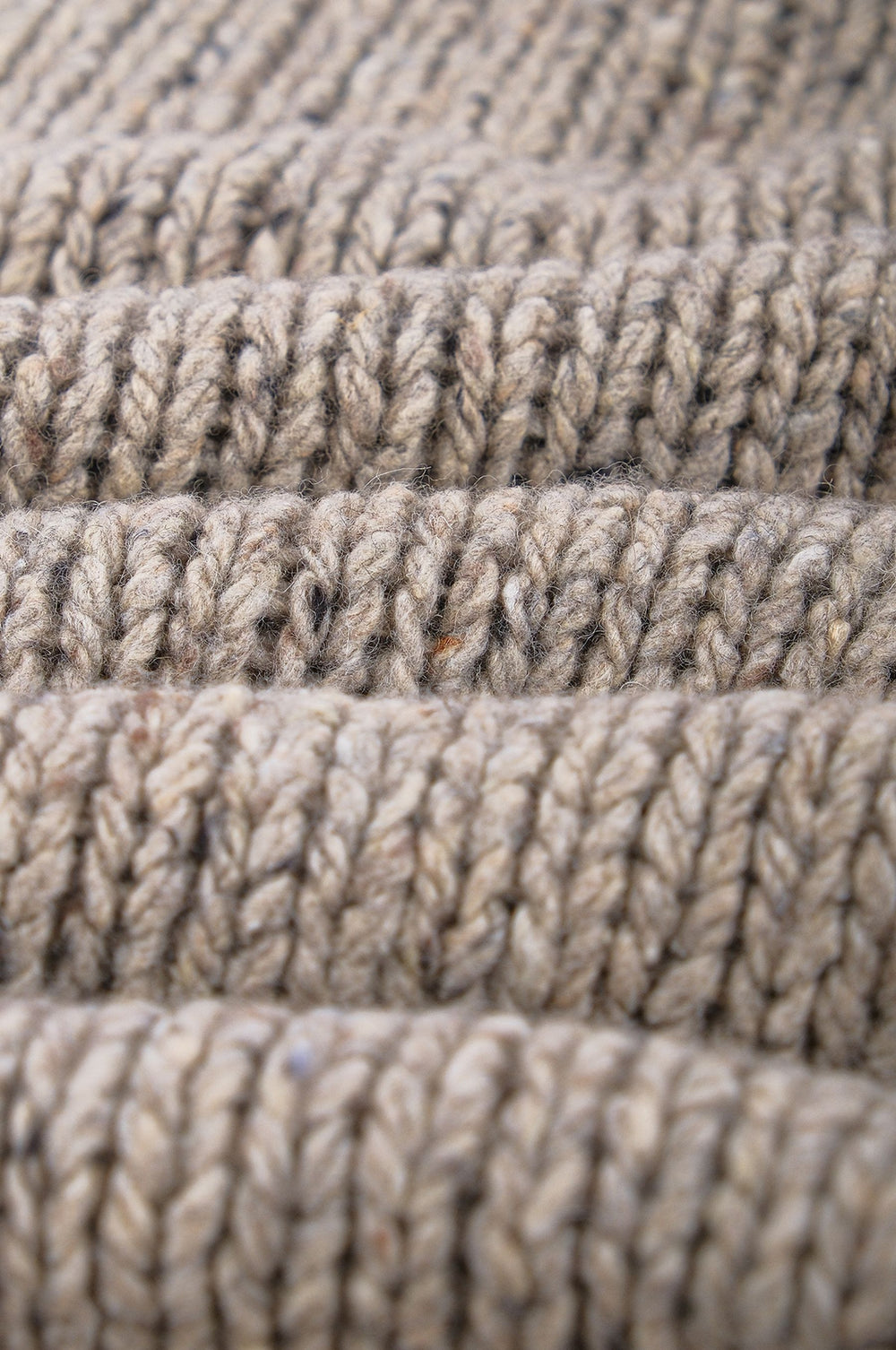 Dettaglio ravvicinato del tessuto Maigmo Knit Ash Grey, che mostra la sua texture e il motivo a maglia | TP_IMAGE_TYPE=DETAIL