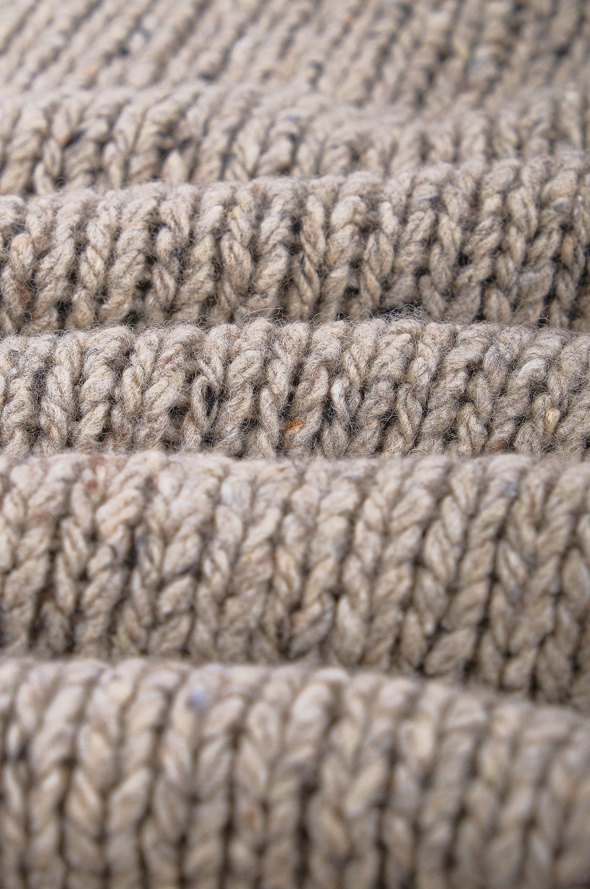 Dettaglio ravvicinato del tessuto Maigmo Knit Ash Grey, che mostra la sua texture e il motivo a maglia | TP_IMAGE_TYPE=DETAIL