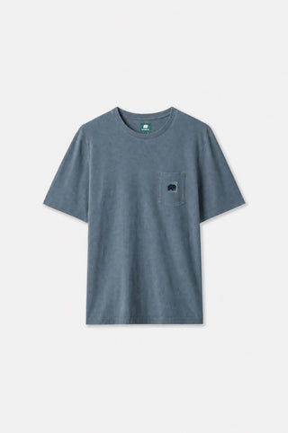 T-shirt Garza teint par pigmentation en Elm Green, positionné à plat, mettant en valeur la poche poitrine et le discret détail de logo | TP_IMAGE_TYPE=SILHOUETTE_FRONT