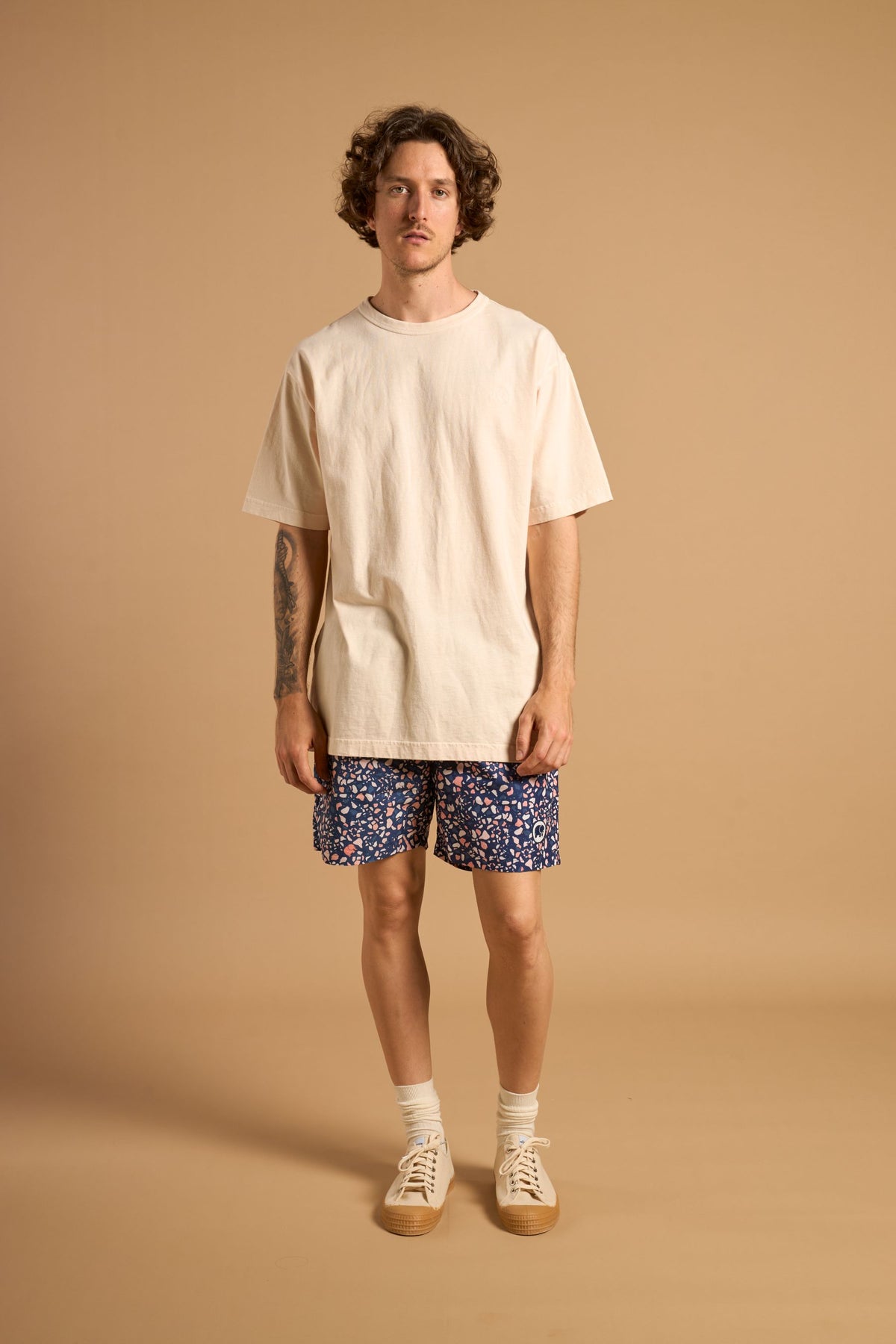 Personne portant le Terrazzo SEAQUAL®YARN Swim Trunks, vue de face | TP_IMAGE_TYPE=MODEL_FRONT