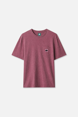 Garza Pigment Dyed T-Shirt in Garnacha Red con dettaglio a tasca | TP_IMAGE_TYPE=SILHOUETTE_FRONT