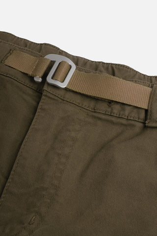 Détail en gros plan du Ecodye Cotton Climber Pant en Ivy Green, montrant la ceinture et la texture du tissu | TP_IMAGE_TYPE=DETAIL