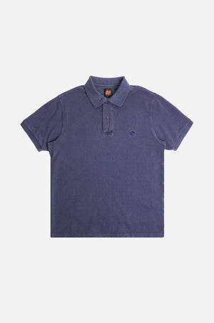 Silhouette de face du polo teint aux pigments biologiques en Beacon Blue | TP_IMAGE_TYPE=SILHOUETTE_FRONT