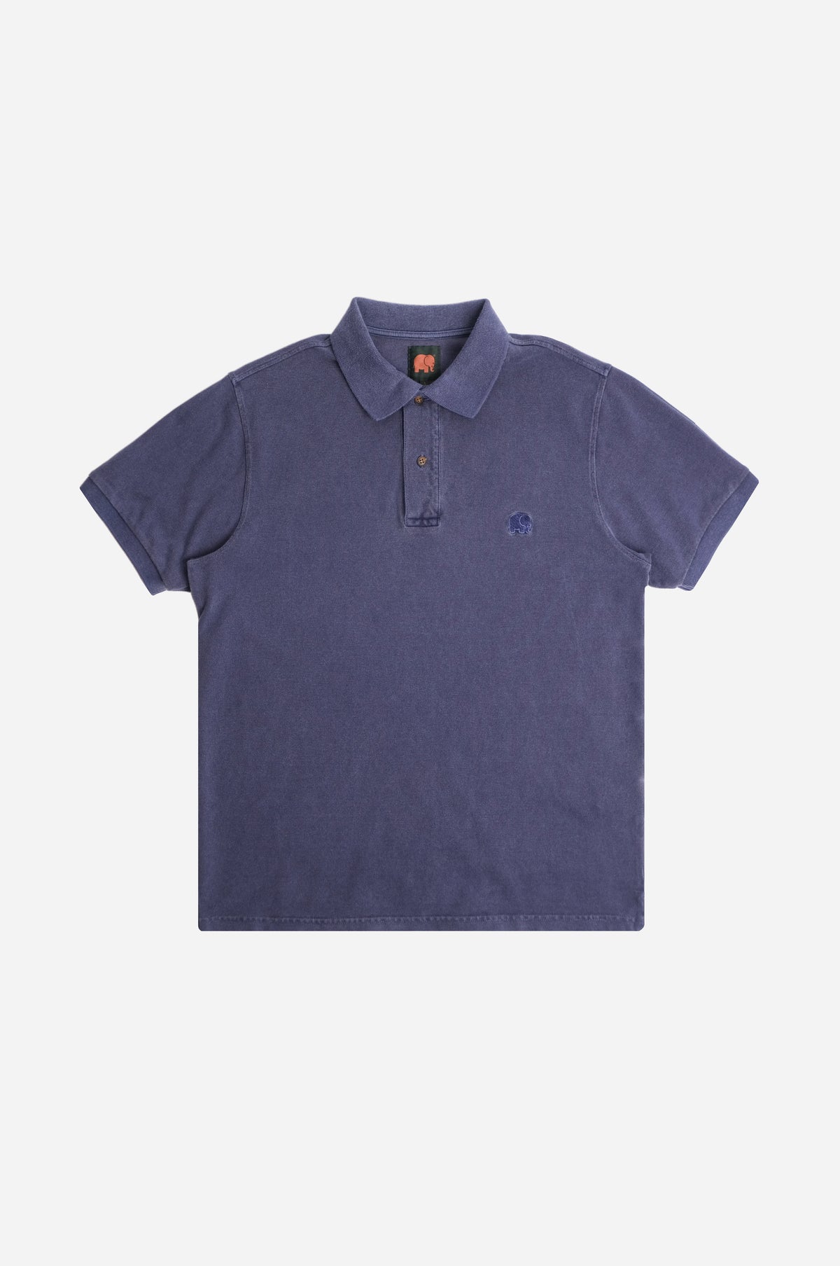 Silhouette de face du polo teint aux pigments biologiques en Beacon Blue | TP_IMAGE_TYPE=SILHOUETTE_FRONT