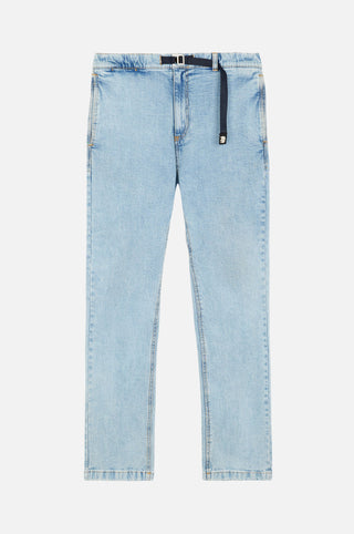 Recycled Denim Climber Pant in light wash che mostra uno styling moderno e una vestibilità casual | TP_IMAGE_TYPE=SILHOUETTE_FRONT