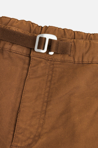 Détail en gros plan de la ceinture et de la texture du tissu du Ecodye Cotton Climber Shorts en Caramel. | TP_IMAGE_TYPE=DETAIL