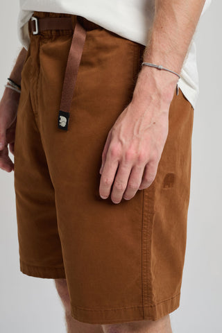Personne portant le short Ecodye Cotton Climber Shorts coloris Caramel, avec un gros plan du short et un détail de la ceinture. | TP_IMAGE_TYPE=MODEL_FRONT