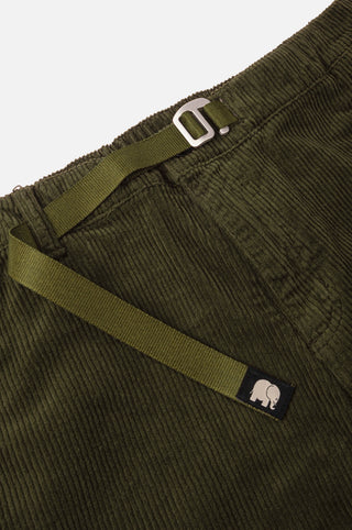 Dettaglio ravvicinato del Corduroy Ecodye Climber Pant in Dark Olive, che mostra la texture del tessuto e la fascia in vita | TP_IMAGE_TYPE=DETAIL
