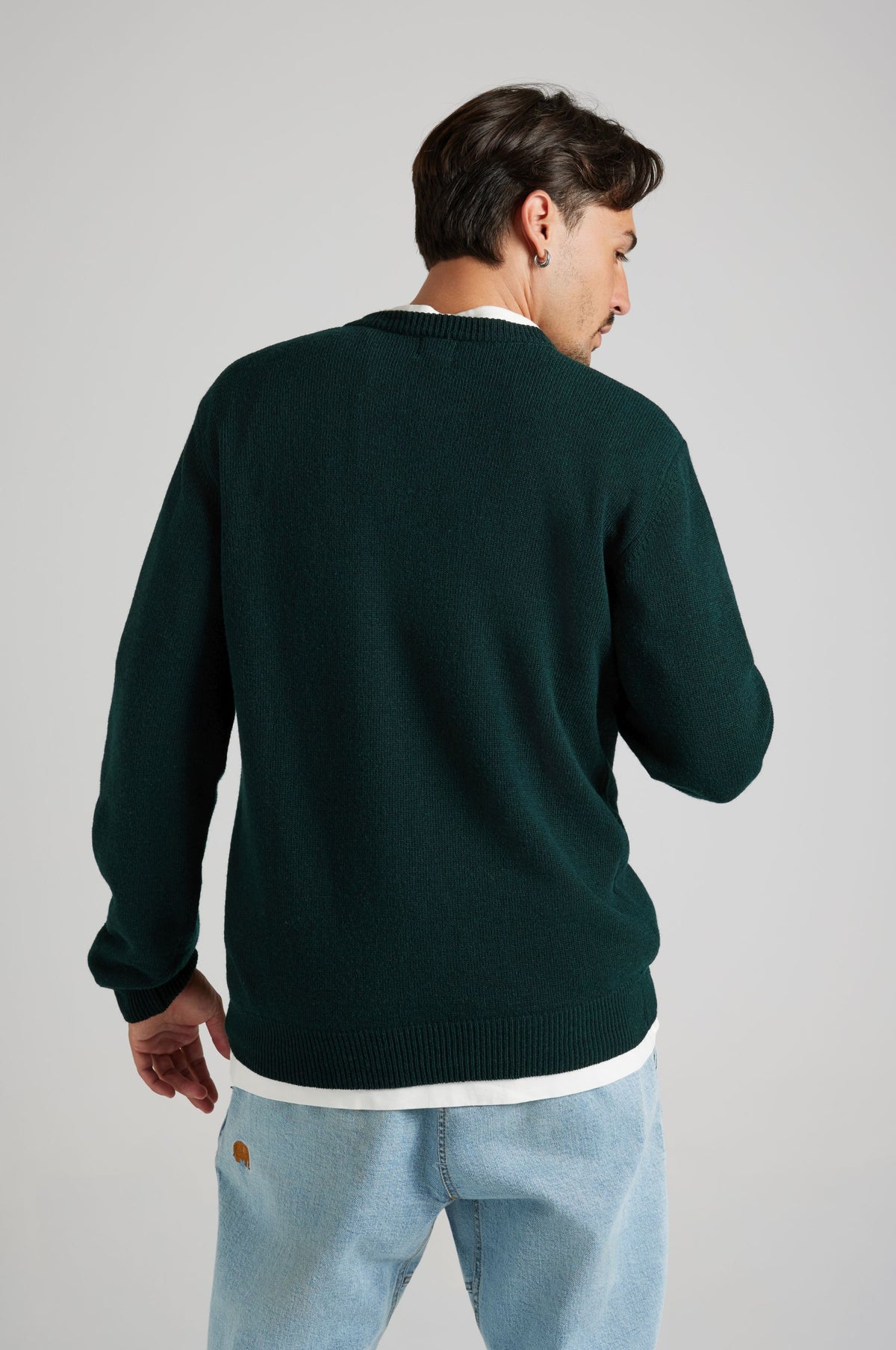Persona che indossa un Tarbena Knit in Pine Green, ripresa da dietro. | TP_IMAGE_TYPE=MODEL_BACK