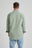 Persona che indossa una Postiguet Pigment Dyed Twill Shirt Eucaliptus, vista posteriore | TP_IMAGE_TYPE=MODEL_BACK