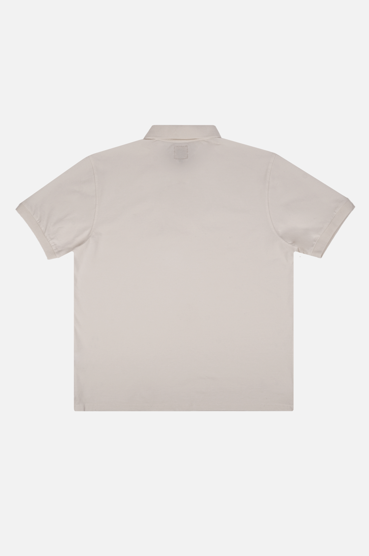 Alcalali Pigment Dyed Organic Polo Shirt in Almond Milk, vista dal retro | TP_IMAGE_TYPE=MODEL_BACK