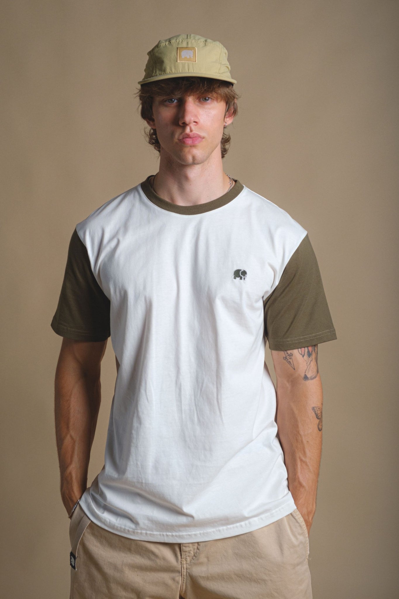 Camiseta Color Block Natural/Dark Olive