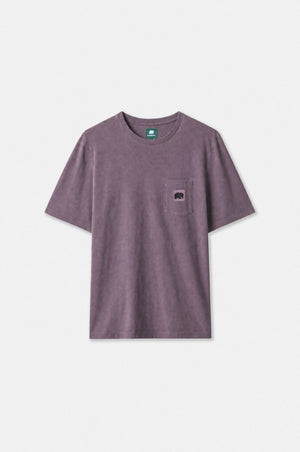Garza Pigment Dyed T-Shirt in Sunset Purple mostrata su una superficie piana, con tasca sul petto ed etichetta. | TP_IMAGE_TYPE=SILHOUETTE_FRONT