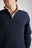 Personne portant un Bernia Quarter Zip Knit en Ocean Blue, avec une encolure zippée élégante et des manches côtelées | TP_IMAGE_TYPE=MODEL_FRONT