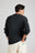 Persona che indossa il maglione Tarbena Knit Charcoal, vista di spalle con le maniche arrotolate | TP_IMAGE_TYPE=MODEL_BACK