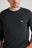 Persona che indossa il Tarbena Knit Charcoal, con un classico design a girocollo e un discreto logo ricamato sul petto. | TP_IMAGE_TYPE=MODEL_FRONT