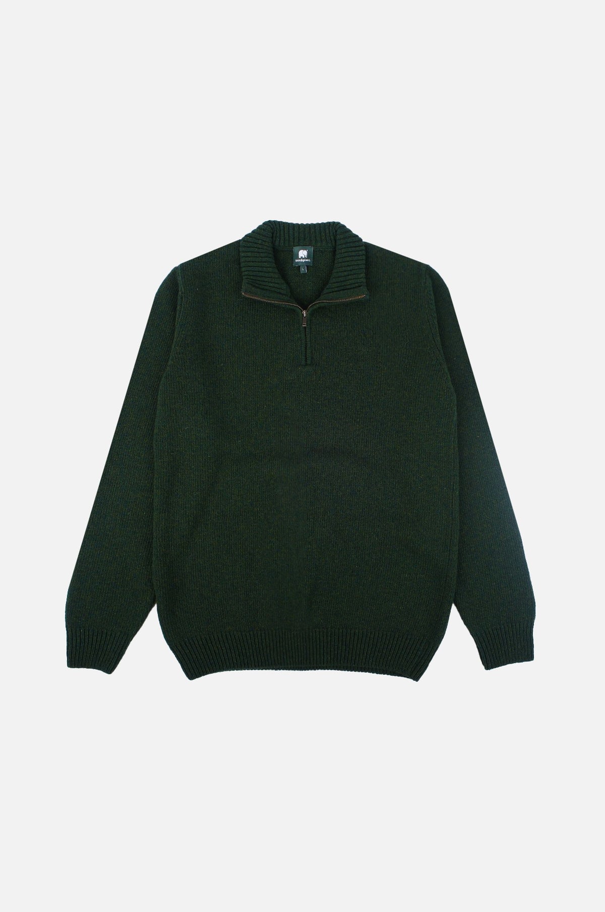 Bernia Quarter Zip Knit en Forest, présentant la vue de face avec un col montant élégant et des poignets côtelés. | TP_IMAGE_TYPE=SILHOUETTE_FRONT