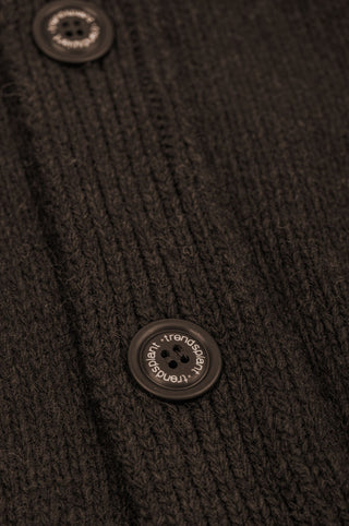 Dettaglio ravvicinato della texture e del bottone del Relleu Cardigan in colore Chocolate. | TP_IMAGE_TYPE=DETAIL